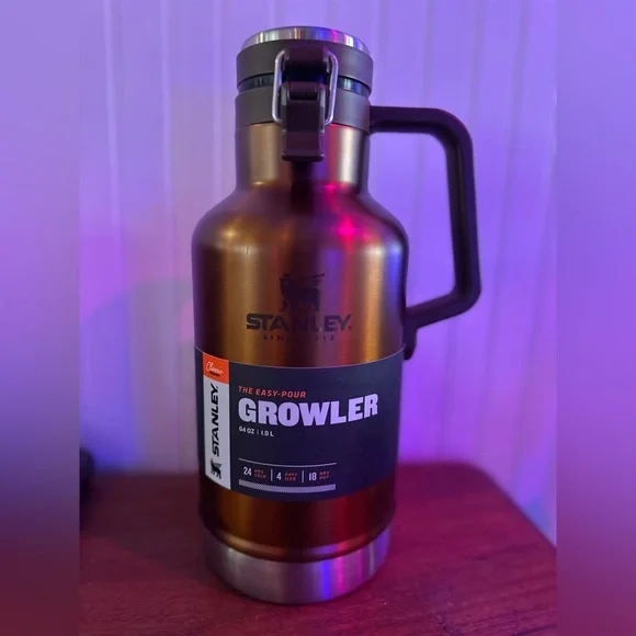 Stanley | Kitchen | New Stanley Classic Easy Pour Growler 64 Oz In